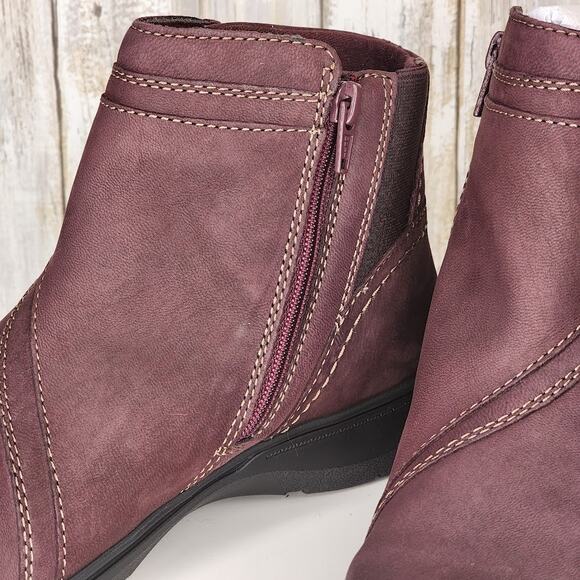 Clarks Women's Carleigh Style Wine Nubuck Ankle Boots - Size 8 W - Picture 7 of 9